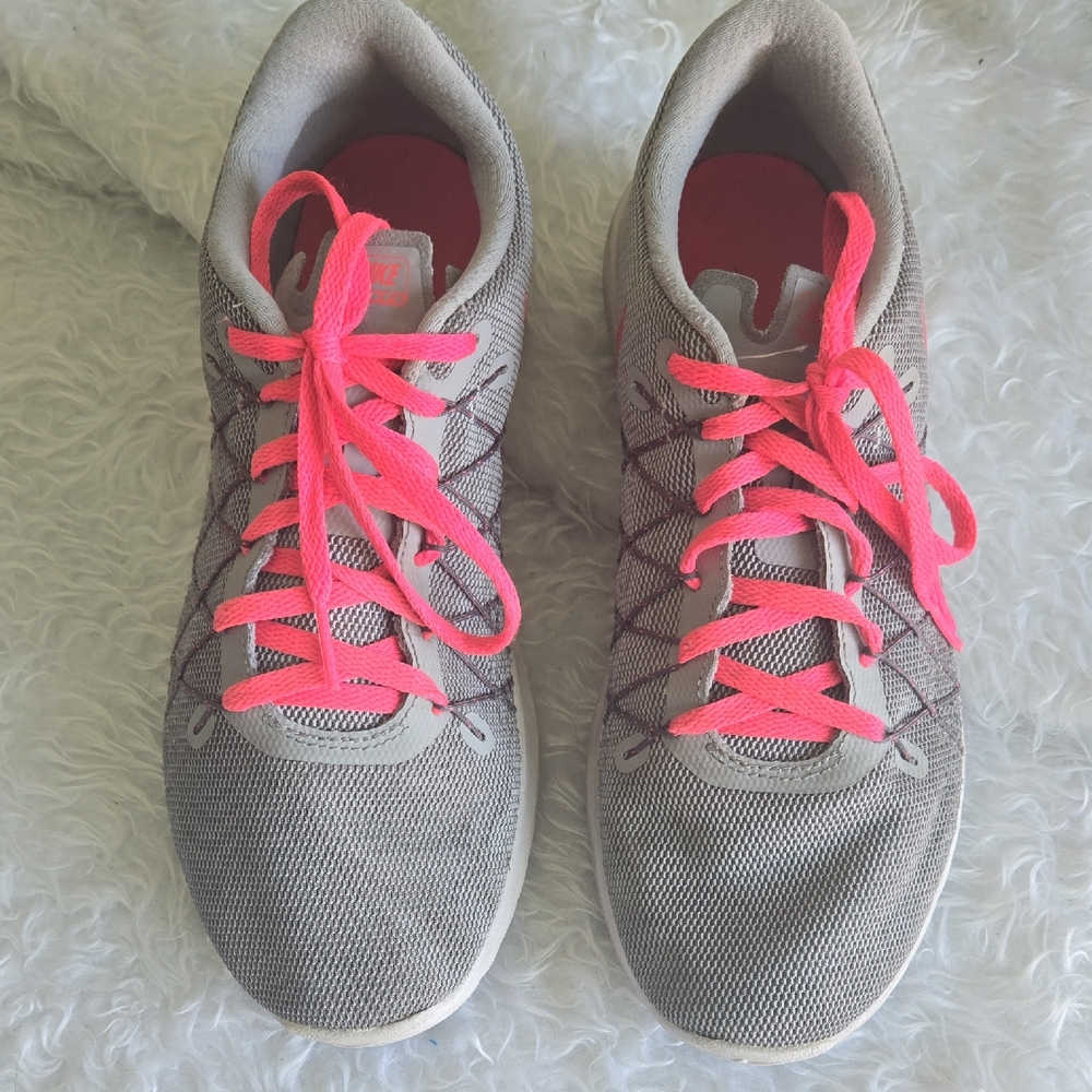 👟 Nike Gray & Pink Running Shoes — Youth 7Y (Women’s ~8.5)